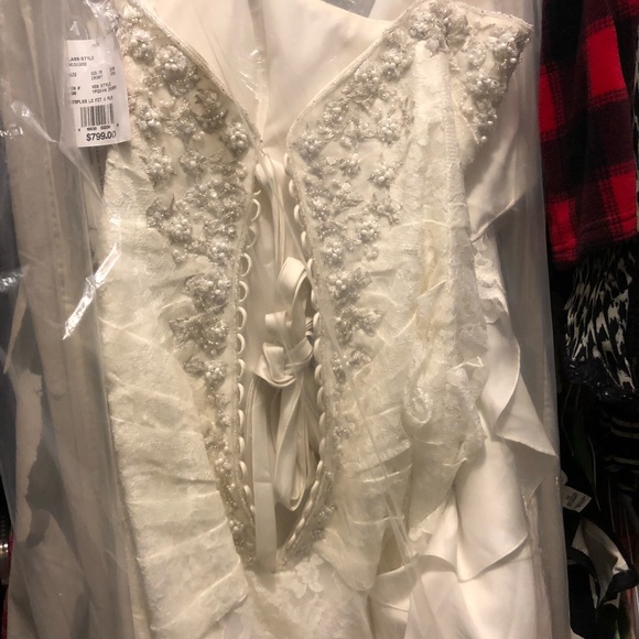 Sz 6 strapless wedding dress. Never worn! Still has the tags on it! - Picture 8 of 8